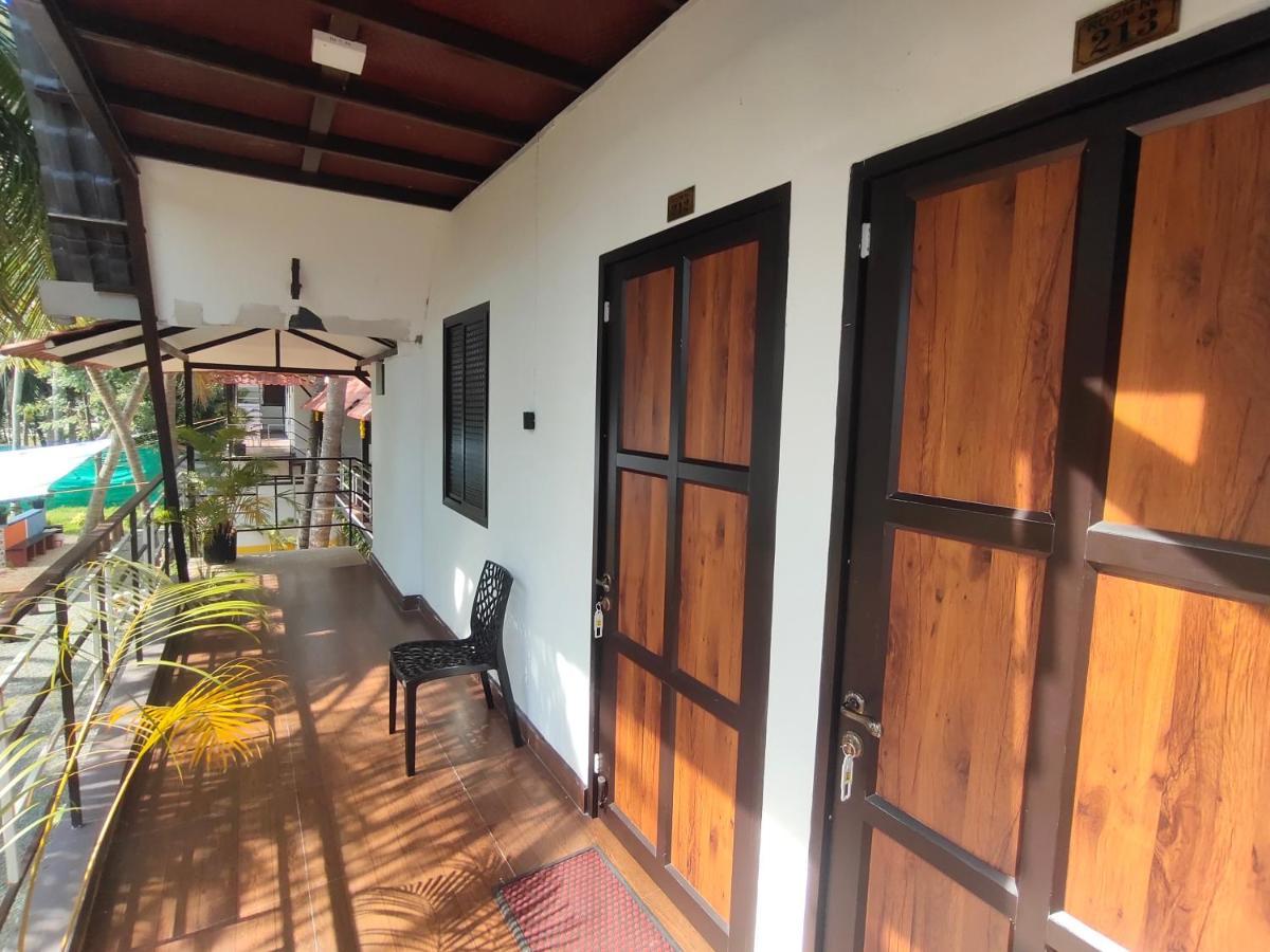 Pv Cottages - Serenity Beach Пондичери Екстериор снимка